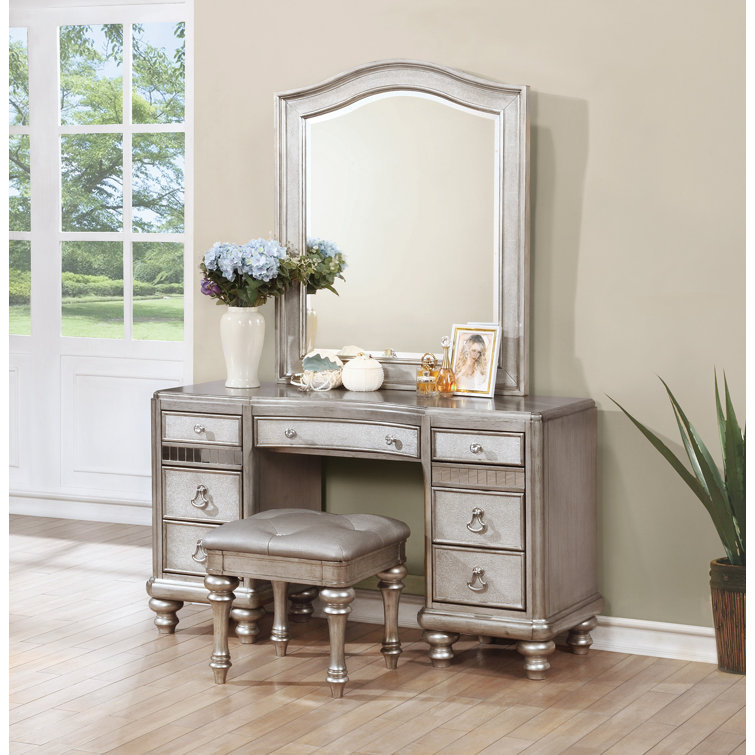 Table dresser with outlet mirror